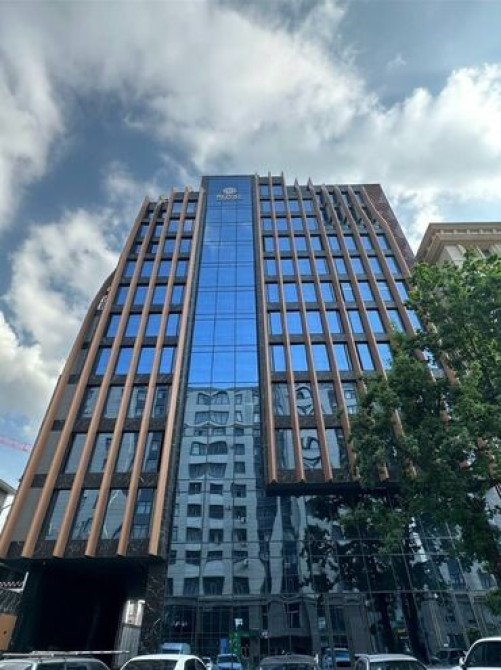 Сдаю Офис, 69 м², В бизнес центре, 1 линия Бишкек - сүрөт 1