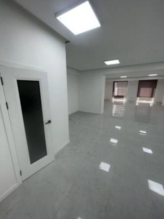 Сдаю Офис, 92 м², В бизнес центре Бишкек - изображение 4