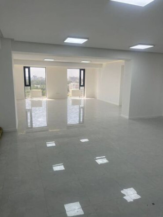 Сдаю Офис, 92 м², В бизнес центре Бишкек - изображение 1