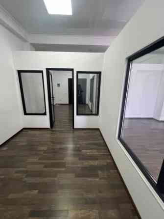 Сдаю Офис, 65 м², В бизнес центре Бишкек