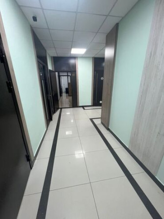 Сдаю Офис, 65 м², В бизнес центре Бишкек - изображение 3