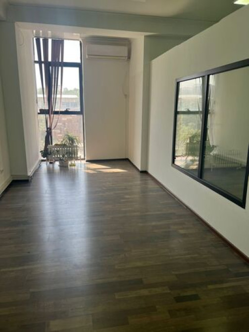 Сдаю Офис, 65 м², В бизнес центре Бишкек - изображение 7