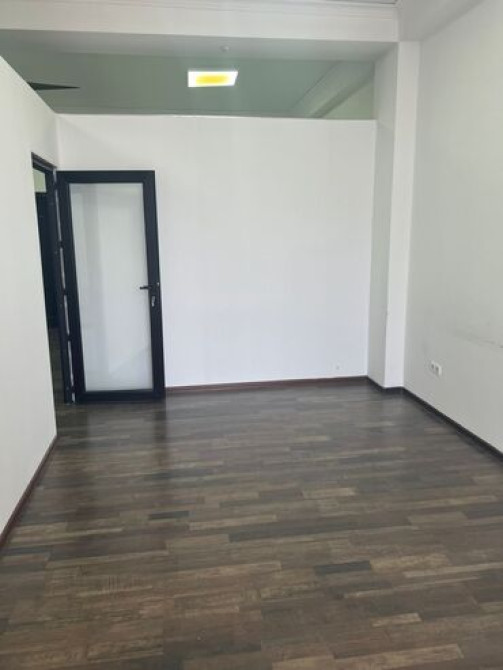 Сдаю Офис, 65 м², В бизнес центре Бишкек - изображение 6