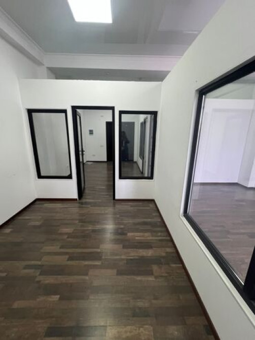 Сдаю Офис, 65 м², В бизнес центре Бишкек - изображение 5