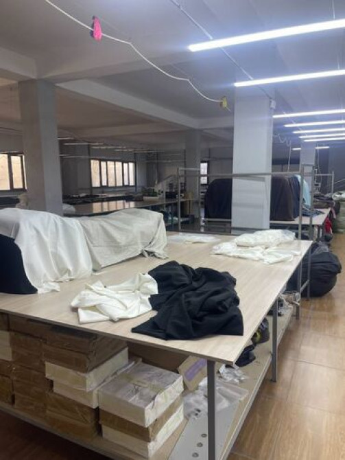 Сдаю в аренду 200 кв.м. с двумя раскройными столами - перегородка Бишкек - сүрөт 3