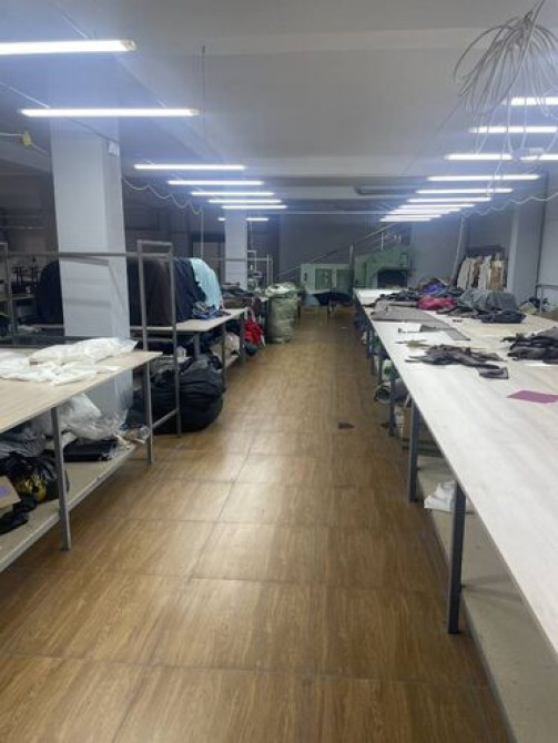 Сдаю в аренду 200 кв.м. с двумя раскройными столами - перегородка Бишкек - сүрөт 1