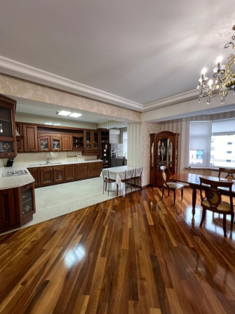 4 комнаты, 240 м², Элитка, 5 этаж, Евроремонт Бишкек - изображение 1