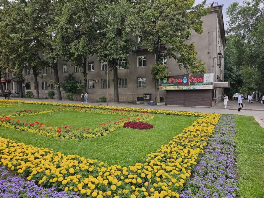 4 комнаты, 85 м², Сталинка, 2 этаж, Старый ремонт Бишкек - изображение 1