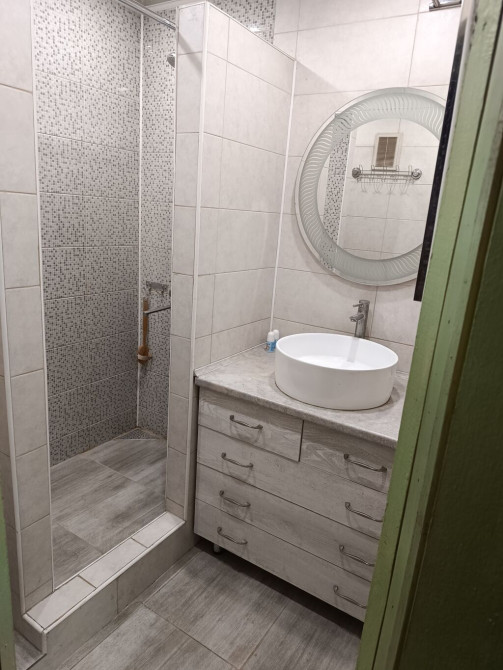 4 комнаты, 96 м², Индивидуалка, 1 этаж, Старый ремонт Bishkek - photo 1