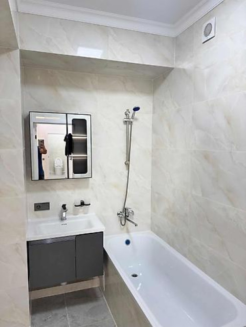 2х комнатная квартира, 76 м², Элитка, 9 этаж, Дизайнерский ремонт Бишкек - изображение 5