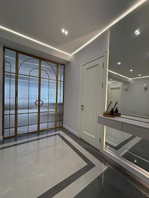 Продаю 4к квартиру в ЖК Нурзаман сити 138 м², Дизайнерский ремонт Бишкек - изображение 9