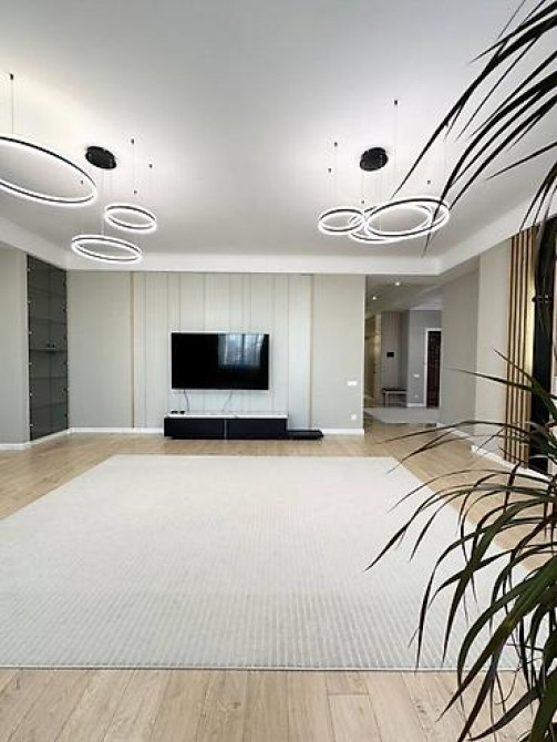 Срочно продаётся 4-х комнатная квартира! Премиум! 180 м² Бишкек - изображение 1