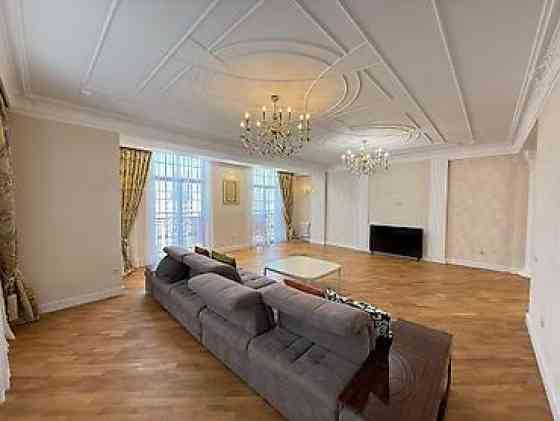 Продается 4-комнатная квартира в золотом квадрате! 185 м² Бишкек