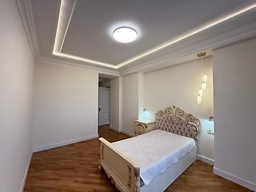 Продается 4-комнатная квартира в золотом квадрате! 185 м² Бишкек - изображение 17