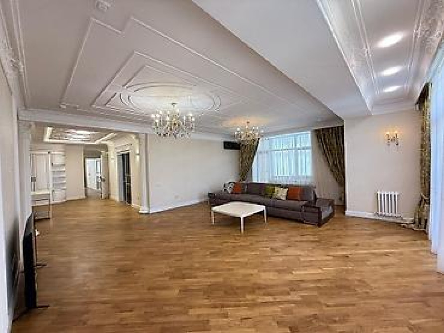 Продается 4-комнатная квартира в золотом квадрате! 185 м² Бишкек - изображение 3