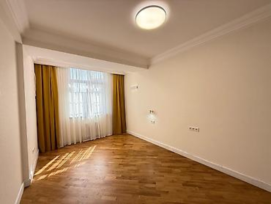 Продается 4-комнатная квартира в золотом квадрате! 185 м² Бишкек - изображение 14