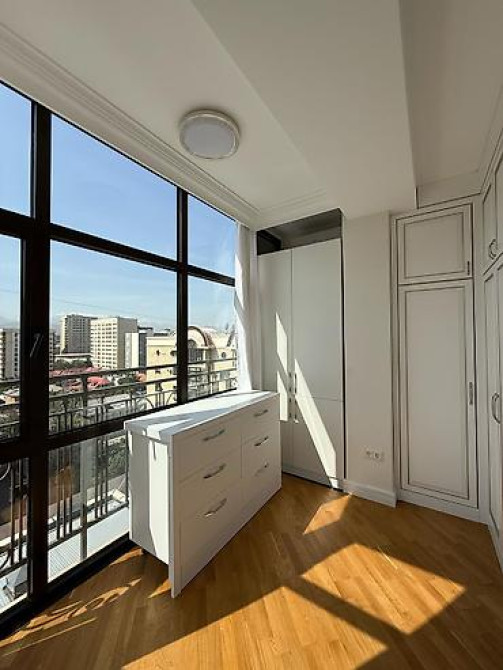 Продается 4-комнатная квартира в золотом квадрате! 185 м² Бишкек - изображение 5