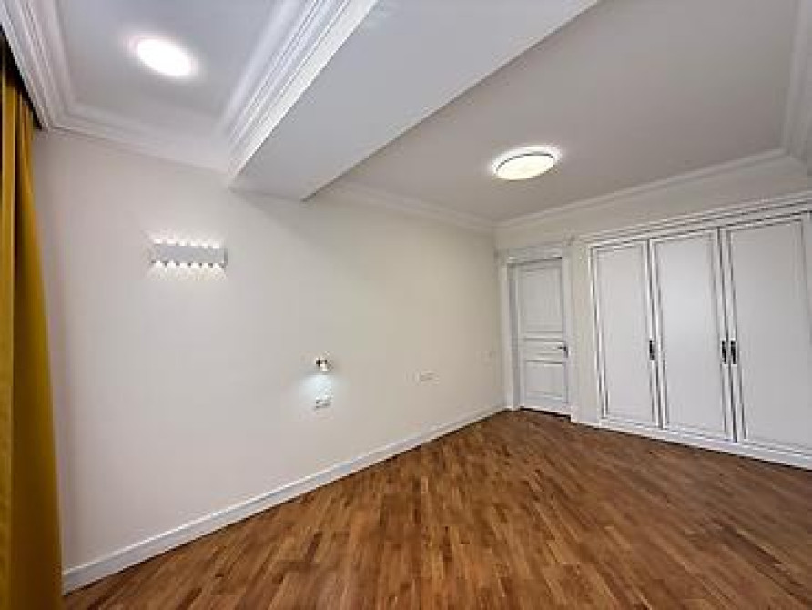 Продается 4-комнатная квартира в золотом квадрате! 185 м² Бишкек - изображение 15