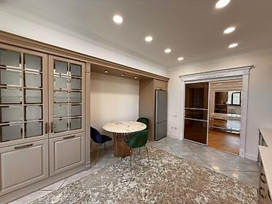 Продается 4-комнатная квартира в золотом квадрате! 185 м² Бишкек - изображение 8