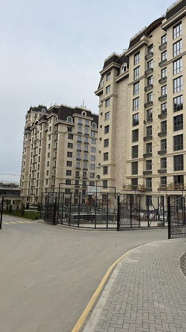 Продается 4-комнатная кв. в ЖК Елисейские поля, 174 м², ПСО Бишкек - изображение 3