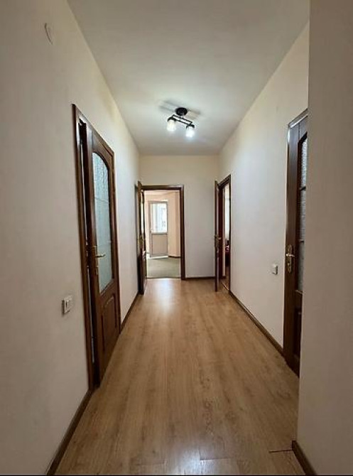 3 комнаты, 128 м², Индивидуалка, 1 этаж, Евроремонт Бишкек - изображение 5