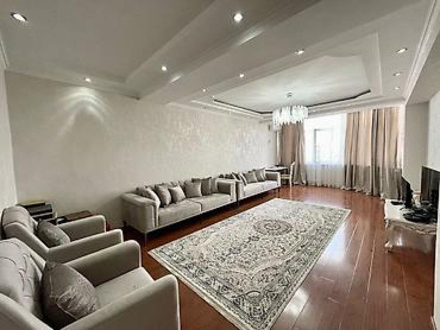 3 комнаты, 132 м², Элитка, 6 этаж, Евроремонт Бишкек - изображение 2