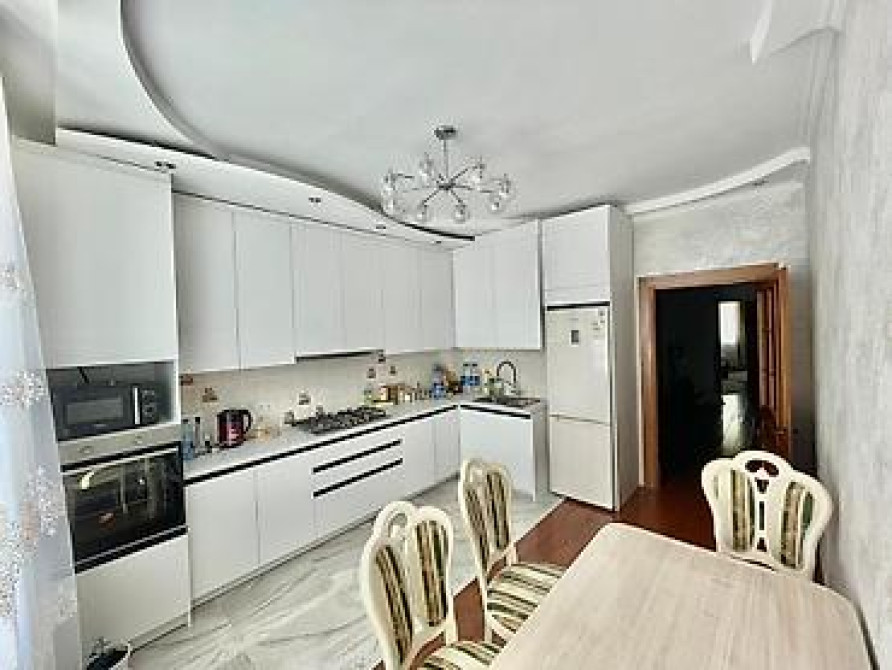 3 комнаты, 132 м², Элитка, 6 этаж, Евроремонт Бишкек - изображение 4