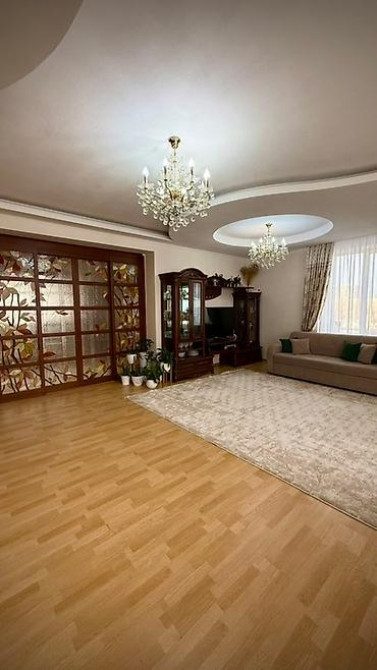 3 комнаты, 138 м², Элитка, 3 этаж, Евроремонт Бишкек - изображение 1