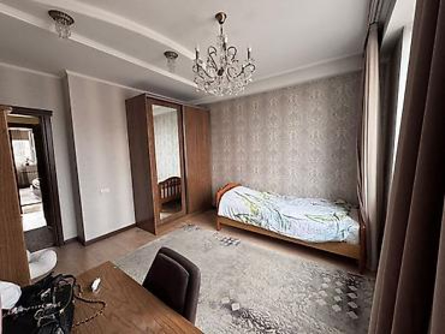 4 комнаты, 122 м², Индивидуалка, 2 этаж, Евроремонт Бишкек - изображение 9