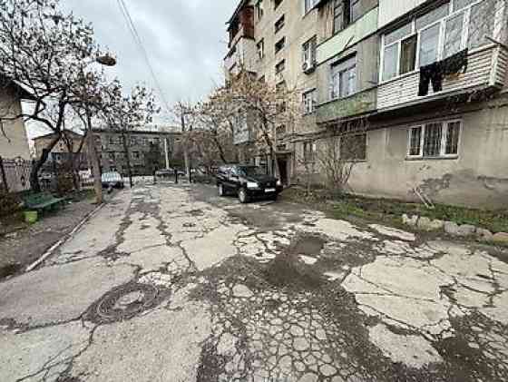 3 комнаты, 51 м², Сталинка, 1 этаж, Косметический ремонт Бишкек