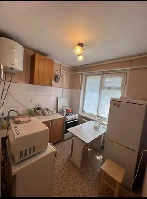 2 комнаты, 43 м², 104 серия, 1 этаж, Старый ремонт Бишкек - изображение 2