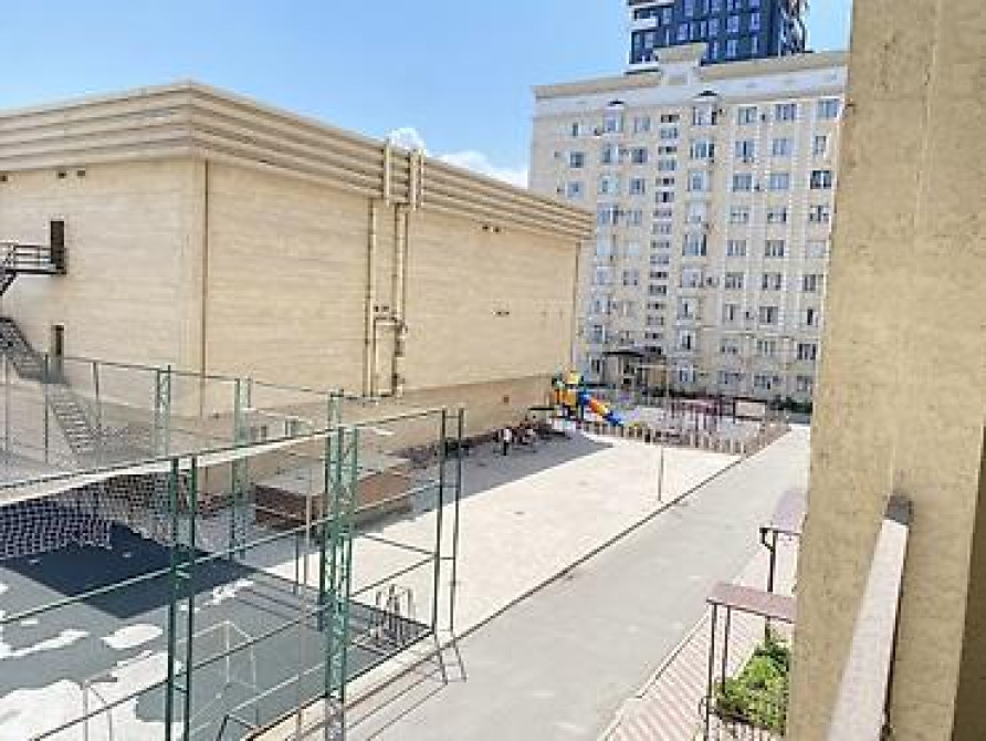 3 комнаты, 110 м², Элитка, 3 этаж, Дизайнерский ремонт Бишкек - изображение 2