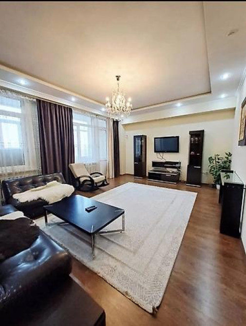3 комнаты, 118 м², Элитка, 3 этаж, Евроремонт Бишкек - изображение 1