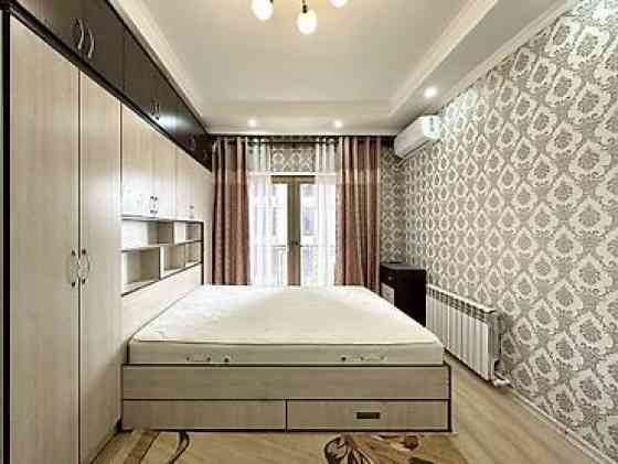 3 комнаты, 104 м², Элитка, 2 этаж, Требуется ремонт Бишкек