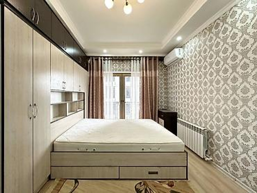 3 комнаты, 104 м², Элитка, 2 этаж, Требуется ремонт Бишкек - изображение 3