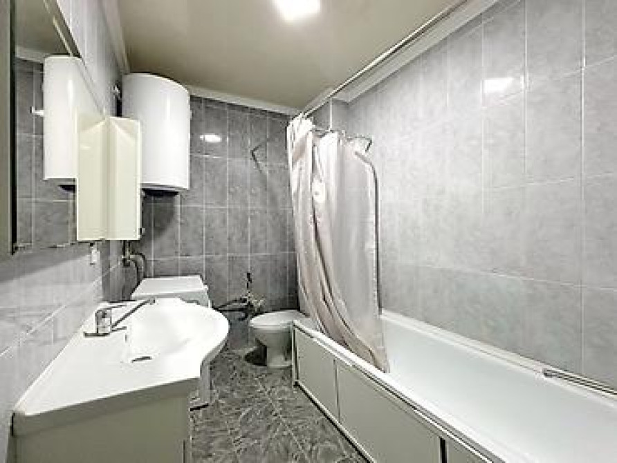 3 комнаты, 104 м², Элитка, 2 этаж, Требуется ремонт Бишкек - изображение 7
