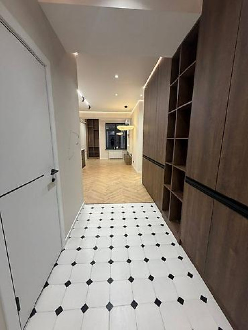 3 комнаты, 65 м², 3 этаж, Дизайнерский ремонт Бишкек - изображение 2