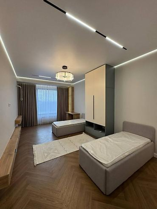3 комнаты, 116 м², 6 этаж, Дизайнерский ремонт Bishkek - photo 1