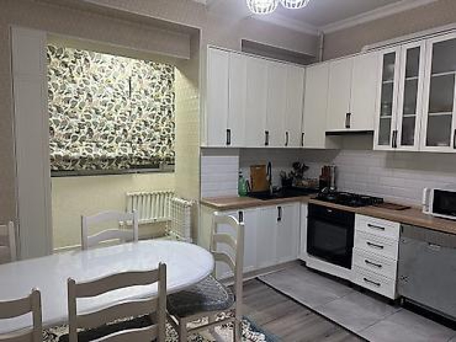 3 комнаты, 110 м², Индивидуалка, 1 этаж, Евроремонт Bishkek - photo 5