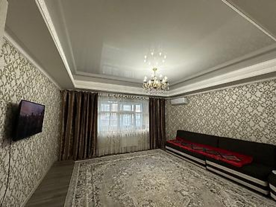 3 комнаты, 110 м², Индивидуалка, 1 этаж, Евроремонт Bishkek - photo 1