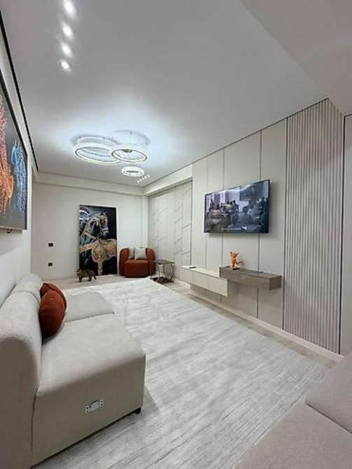 2 комнаты, 64 м², Боконбаева/Уметалиева Элитка, 11 этаж, Дизайнерский ремонт Бишкек - изображение 2