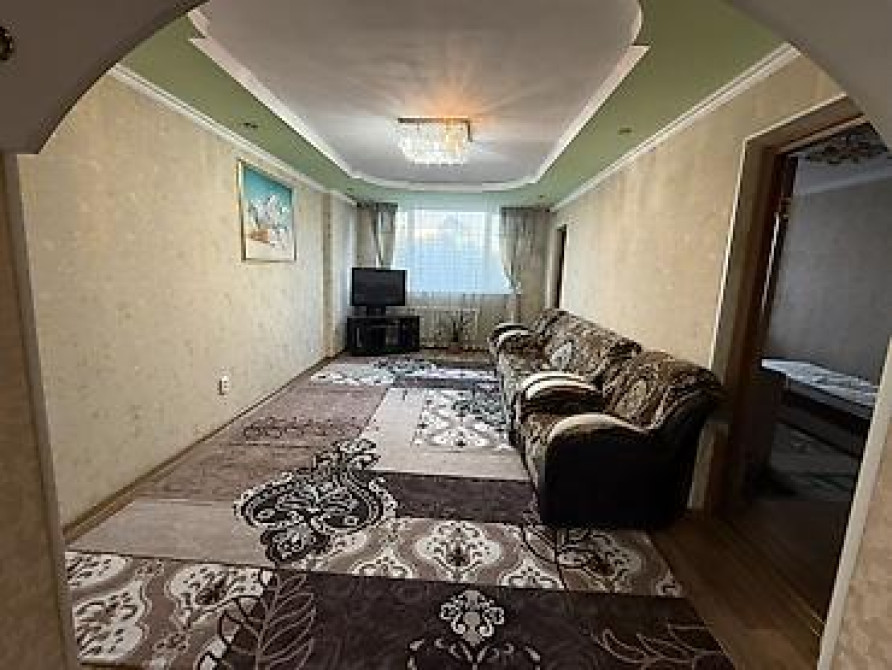 3 комнаты, 75 м², БГУ 106 серия улучшенная, 4 этаж, Евроремонт Bishkek - photo 1