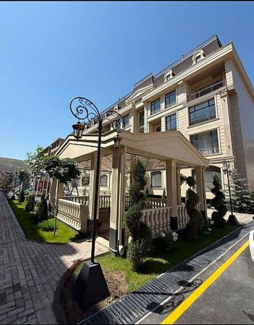 3 комнаты, 98 м², АУЦА Элитка, 1 этаж, ПСО (под самоотделку) Bishkek - photo 1