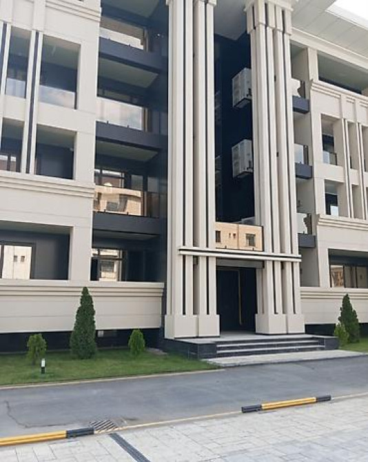 4 комнаты, 205 м², АУЦА Элитка, 1 этаж, ПСО (под самоотделку) Bishkek - photo 3
