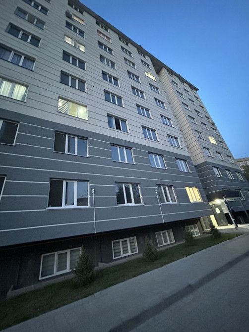 3 комнаты, 82 м², 106 серия, 1 этаж, ПСО (под самоотделку) Бишкек - изображение 1