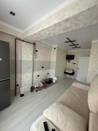 1 комната, 33 м², Элитка, 2 этаж, Евроремонт Бишкек - сүрөт 3
