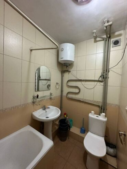 3 комнаты, 64 м², Индивидуалка, 1 этаж, Косметический ремонт Bishkek - photo 7