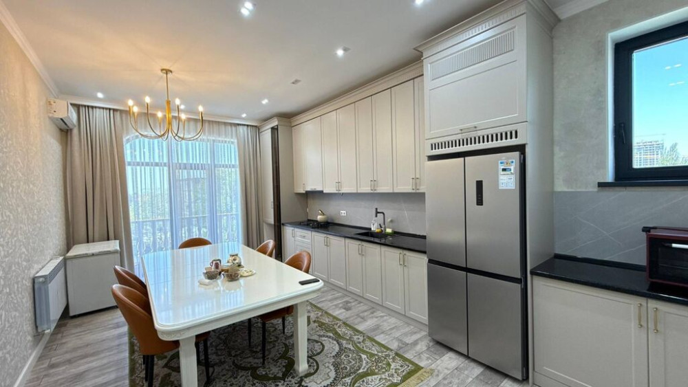 5 и более комнат, 190 м², Элитка, 3 этаж, Дизайнерский ремонт Bishkek - photo 1